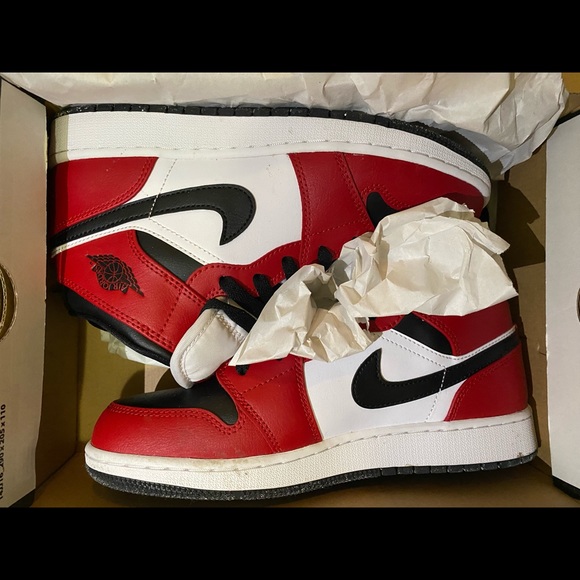 Nike Shoes - air jordan mid 1